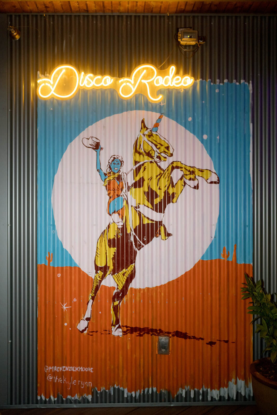 07.nashville-theme-welcome-party-honky-tonk-acme-nawshville-modern-vintage-events