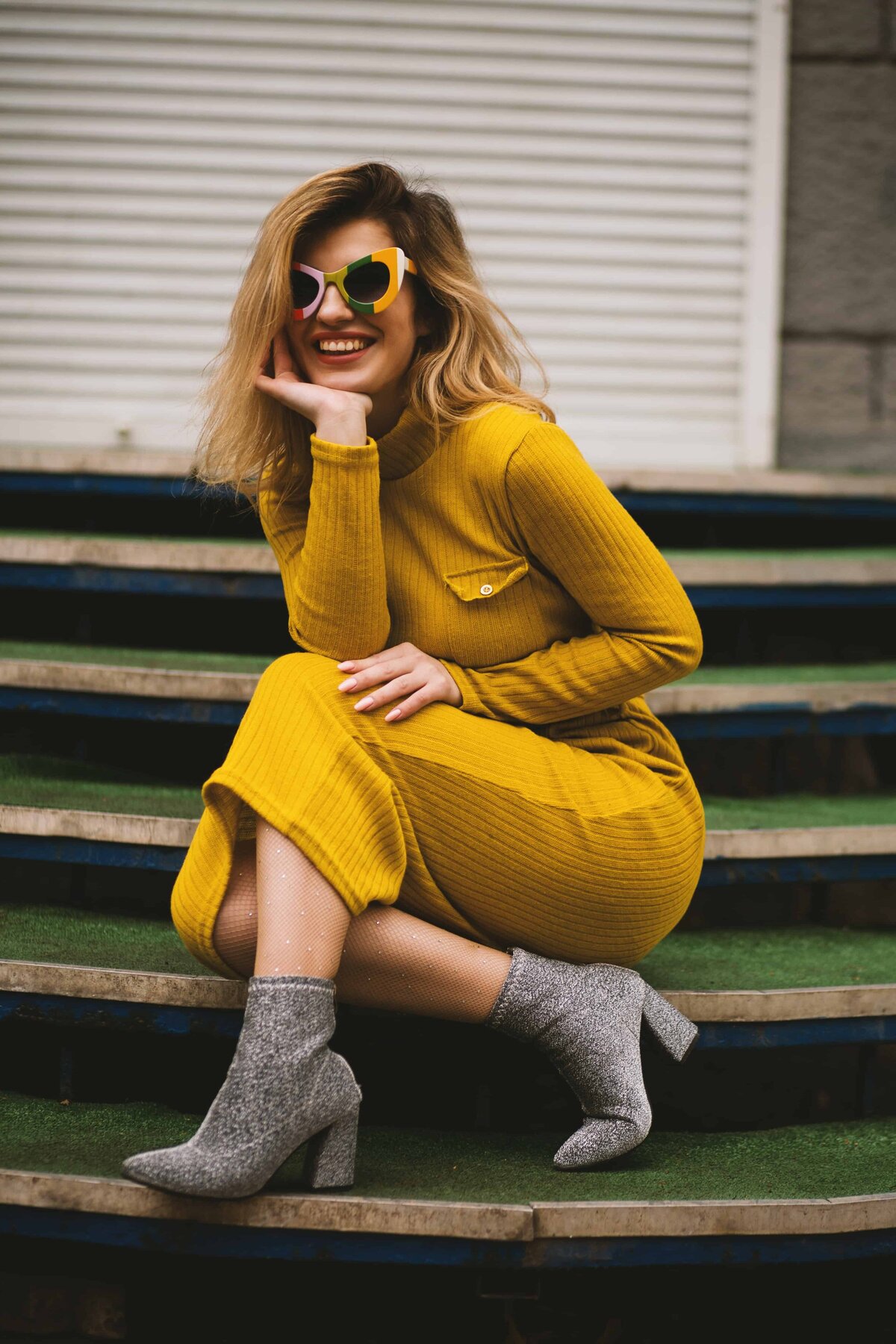 laughing-yellow-dress