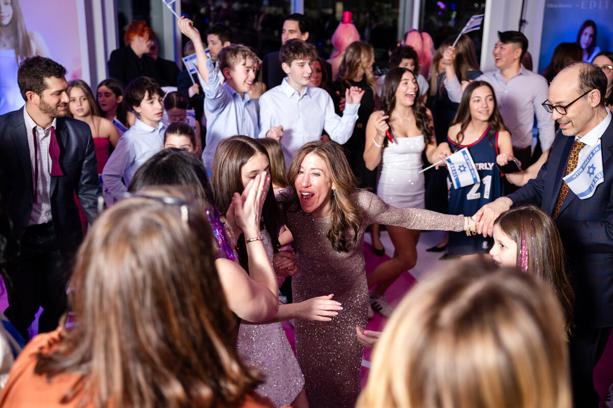 Current_At_Chelsea_Piers-Bat_Mitzvah-Olivia-1230