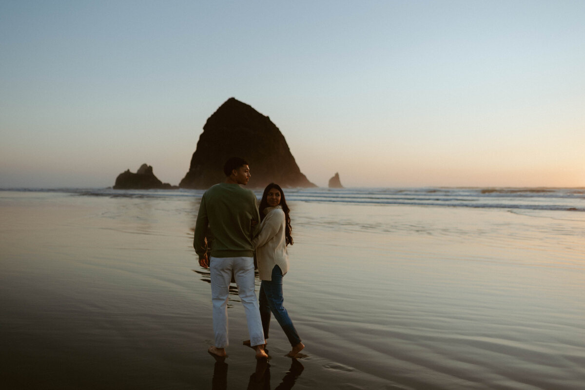 cannon-beach-oregon-couple-alisciamariephotography-5014