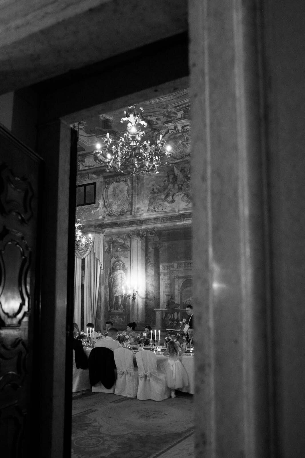 Flora_And_Grace_Editorial_Venice_Analog_Editorial_Wedding_Photographer (1 von 1)-114