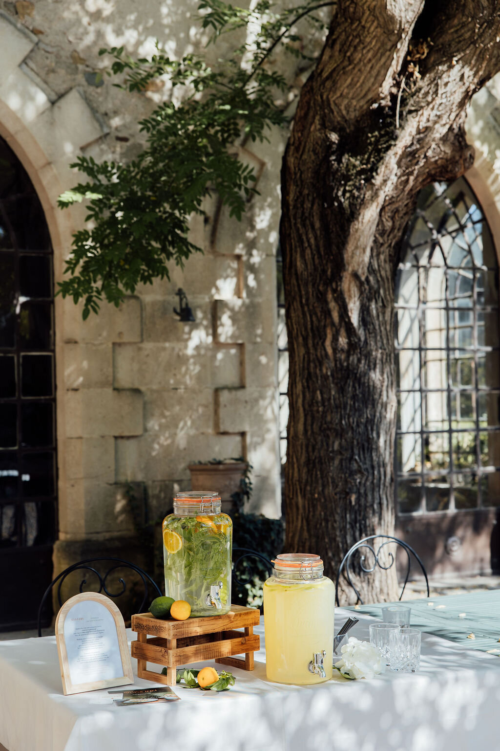 lemonade-bar-chateau-d-agel-courtyard1