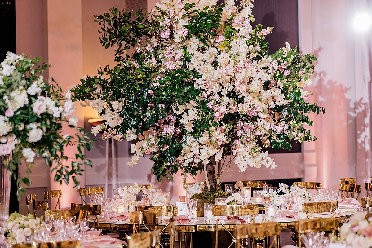 pink-white-floral-centerpiece