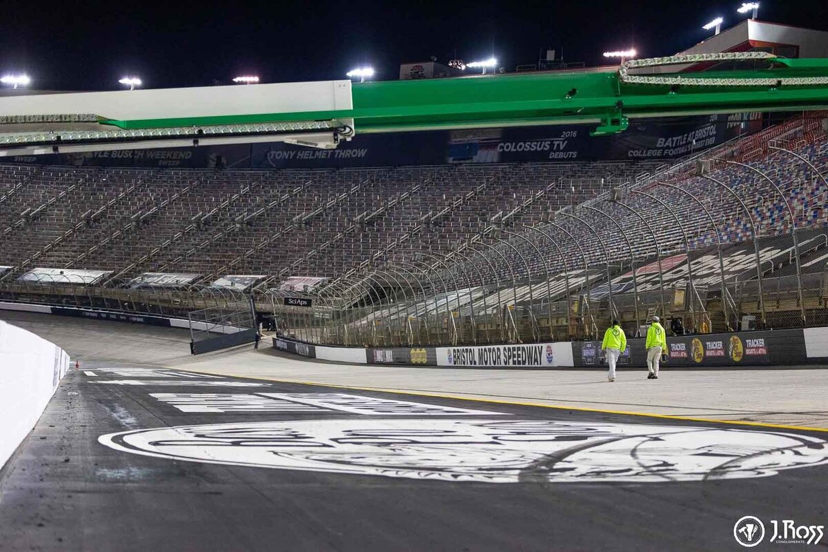 BRISTOL-MOTOR-SPEEDWAY-COMMERCIAL-PAINTING-J.ROSS-19-2