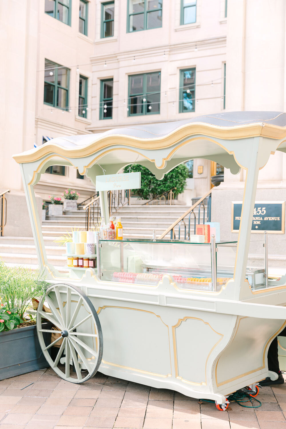 Outdoor macaron cart setup