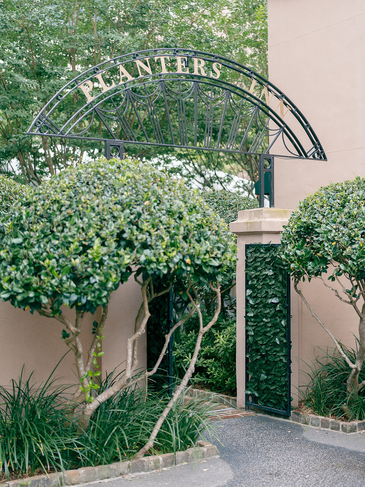 charleston-wedding-photographer-planters-inn-wedding-ceremony9