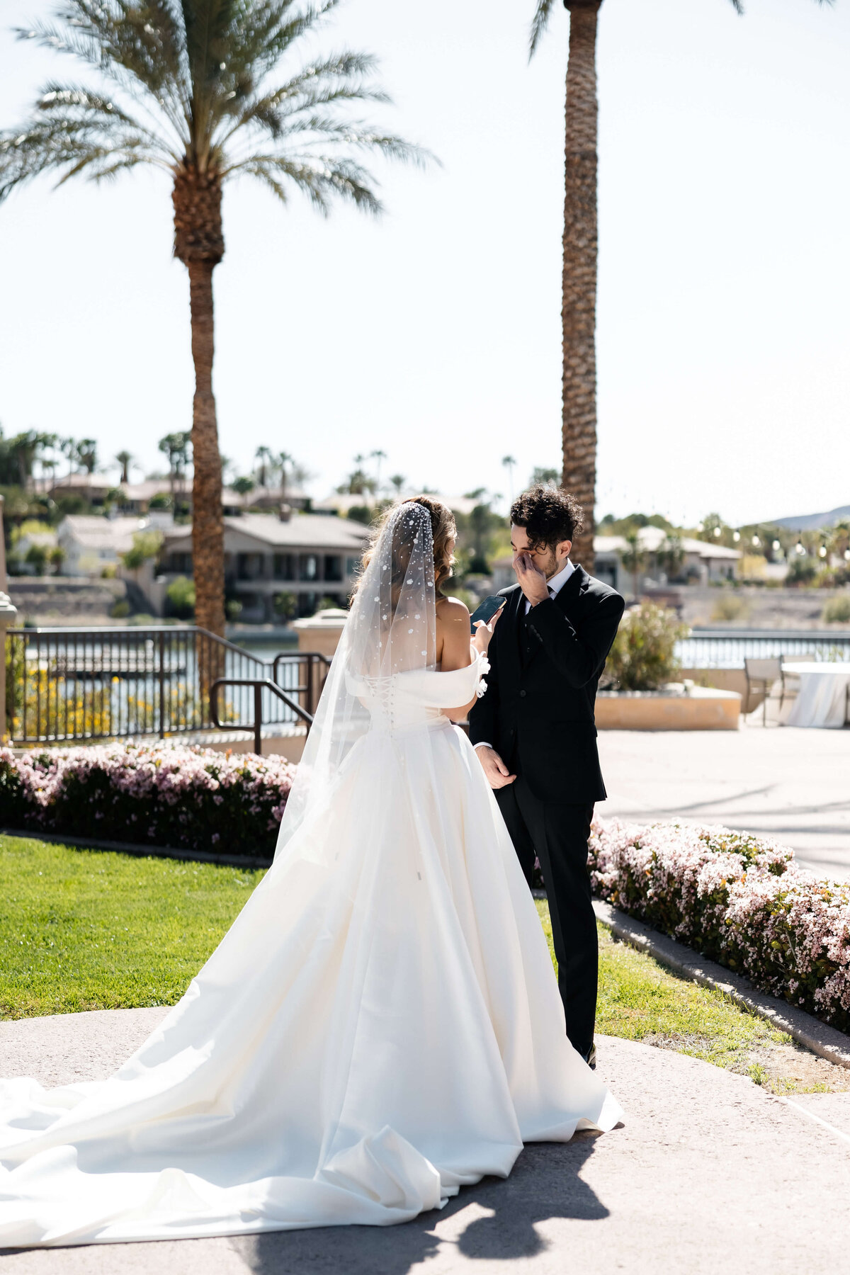 36_riskyexposure_marley-simon_las-vegas-elopement-photography