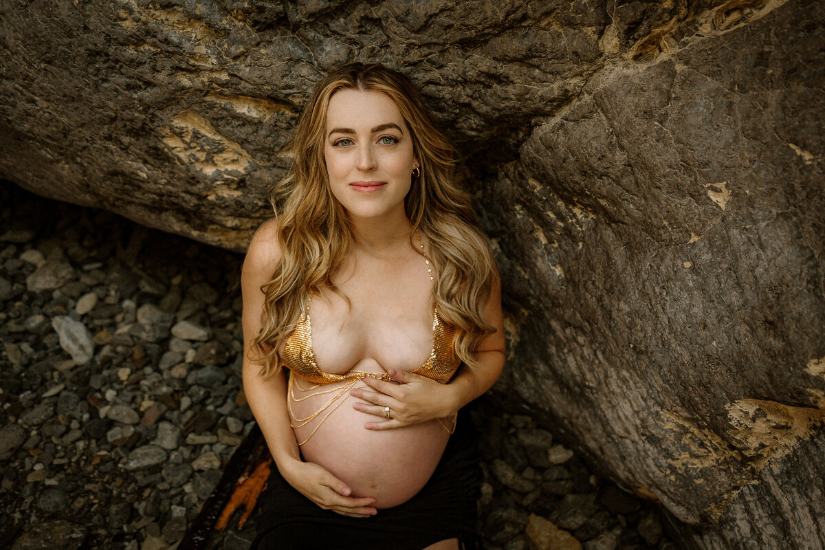 In the heart of Calgary, I specialize in maternity portraits. Allow me to create images that showcase the beauty and emotion of this significant phase.