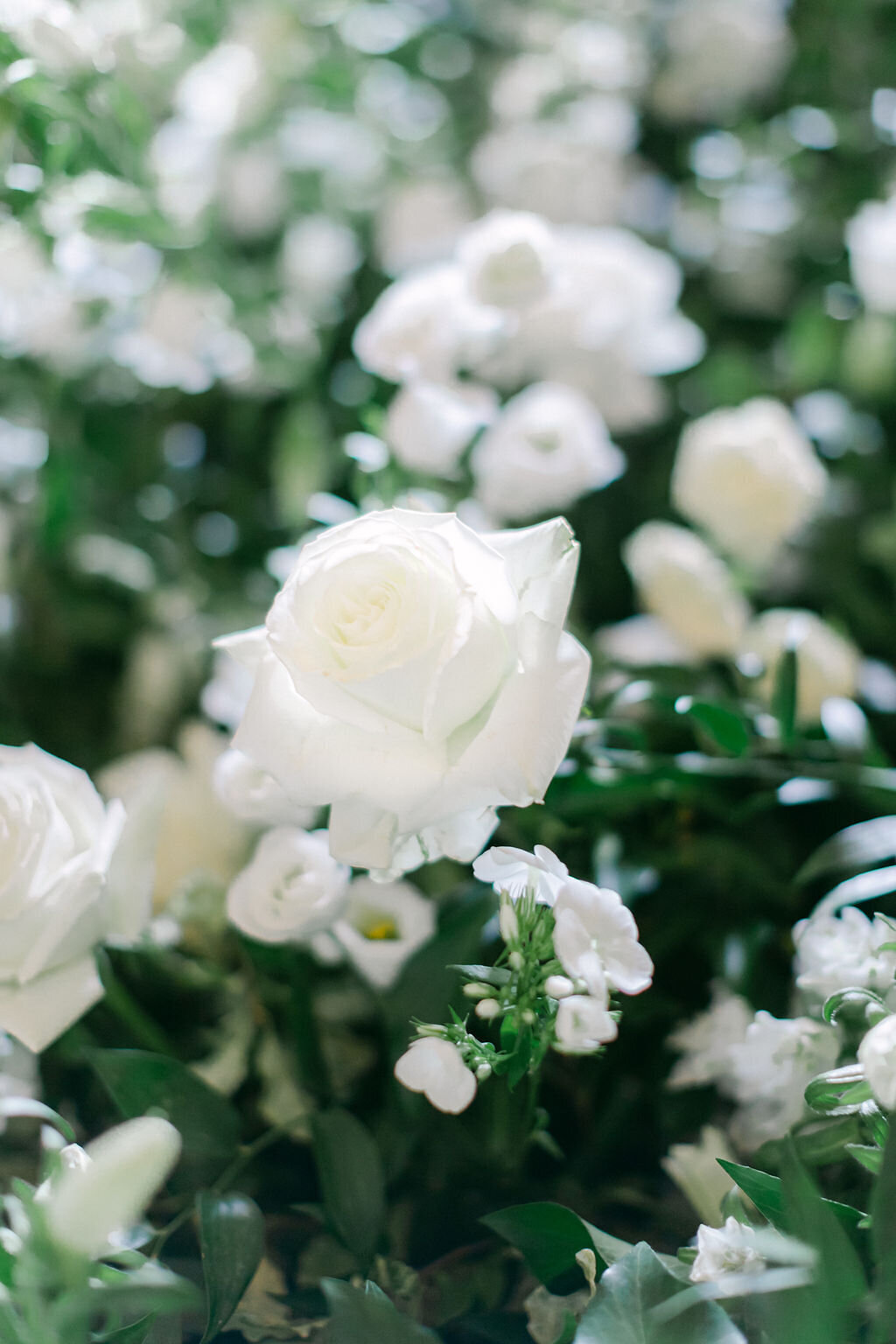 luxurious-wedding-floral-decoration-castle-style7