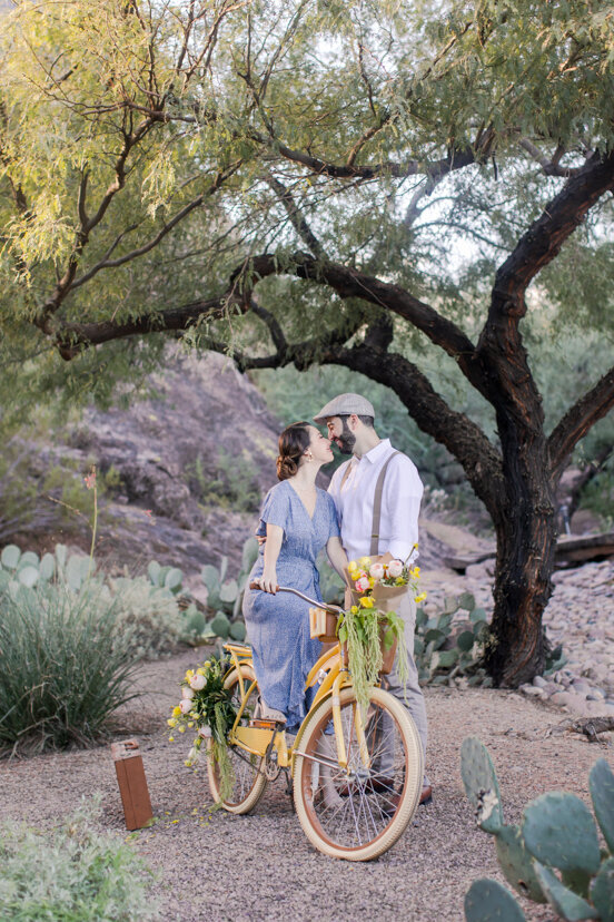 engaged-photo-shoot-with-yellow-bicycle