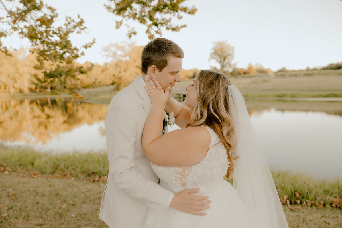 bride and groom posing for their missouri wedding photos