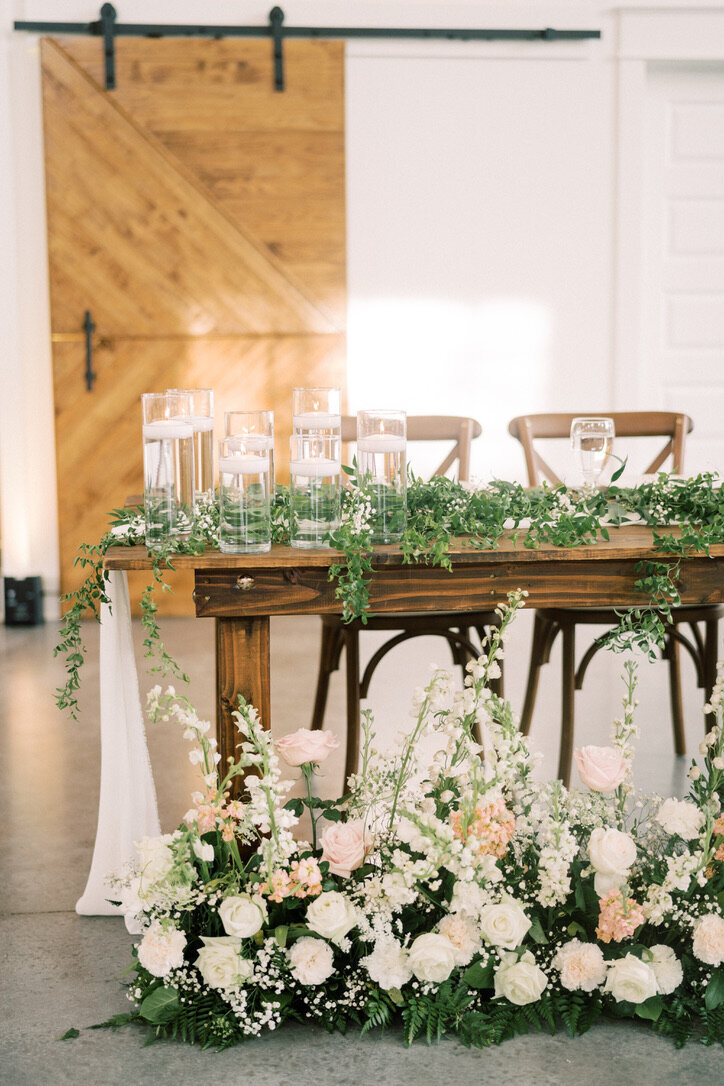 Blush_white sweetheart table