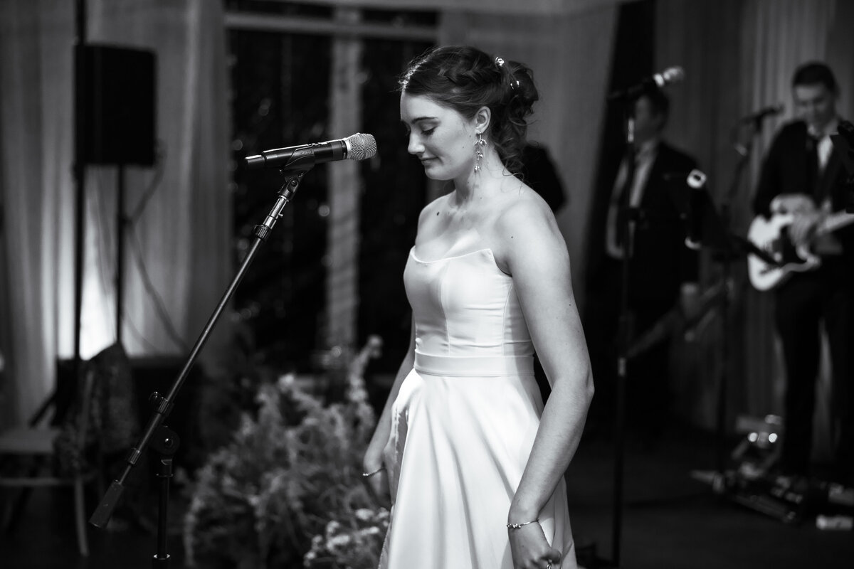 live-band-at-smith-farm-gardens