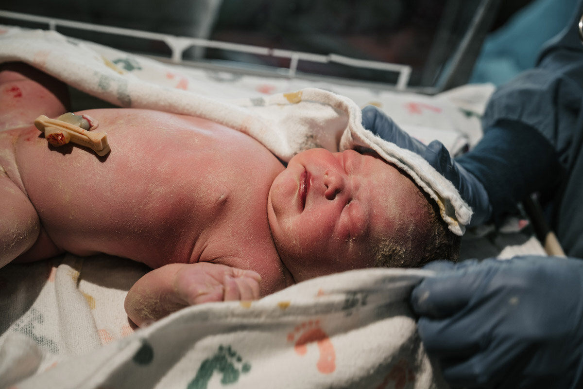 surrogate-hospital-birth-photography-e-019