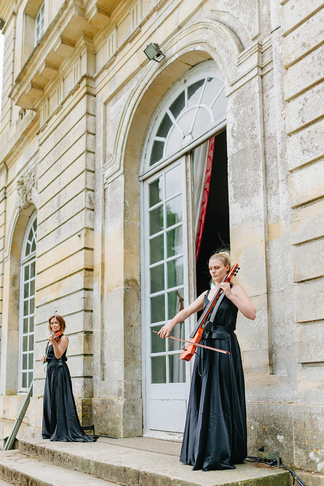 MorganeBallPhotography-Wedding-ZoeEdward-09-ChateauChamplatreux-Cocktail-135-2611