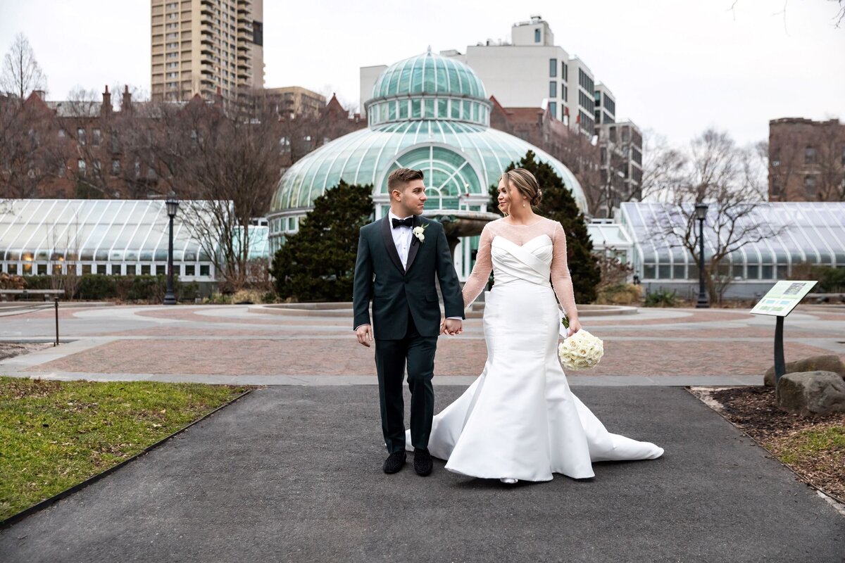 emma-cleary-new-york-nyc-wedding-photographer-videographer-venue-brooklyn-botanic-garden-9