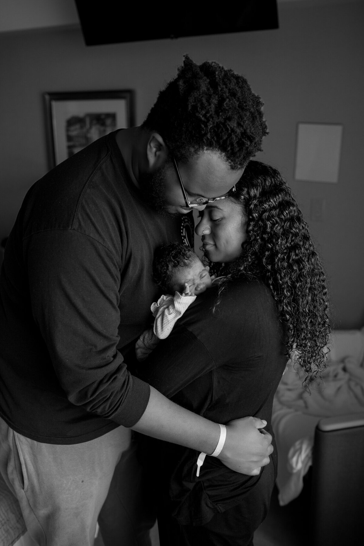 Black and white image of new parents in hospital