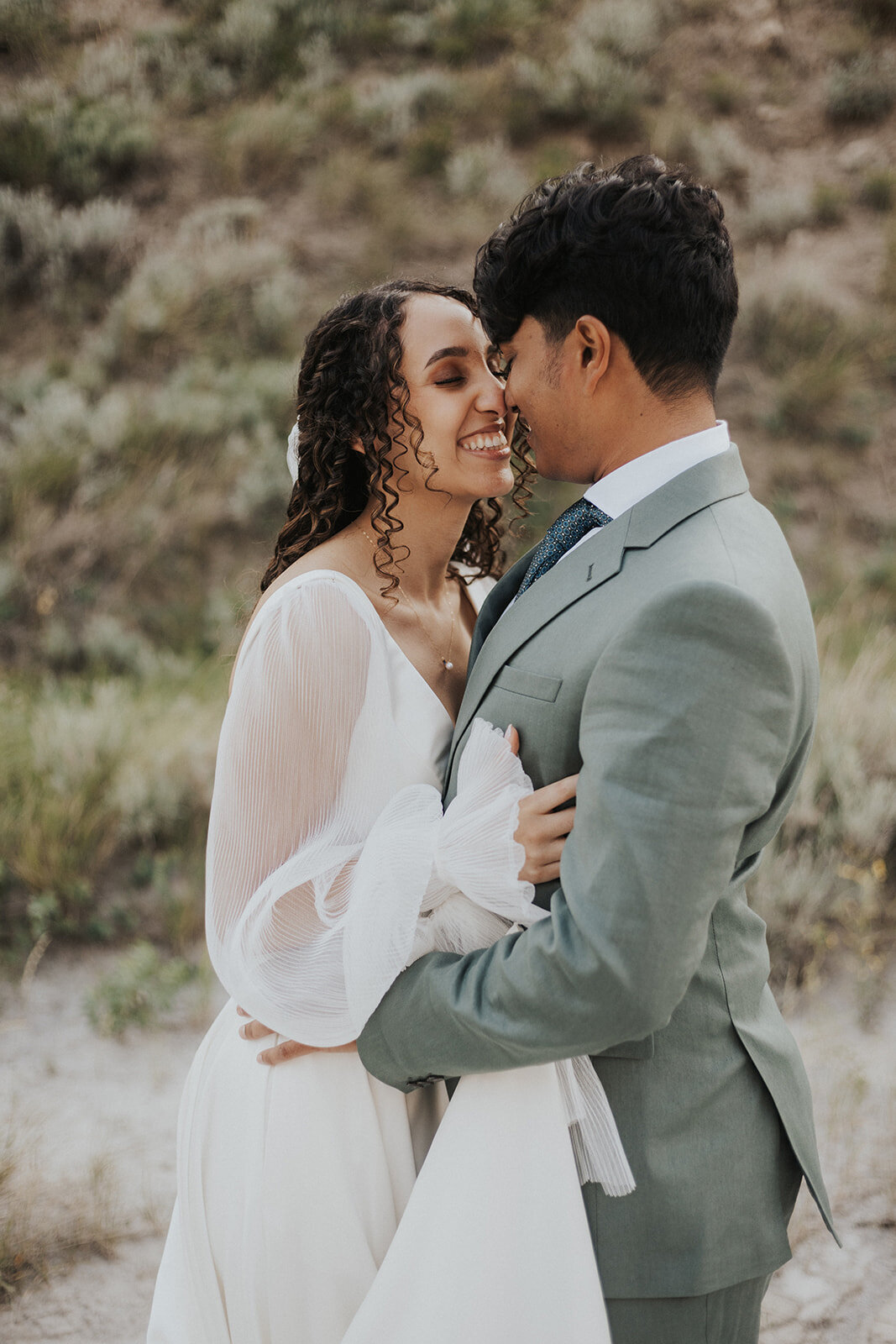 Photos by Canadian wedding and elopement photographer Sarah Rolles Photography