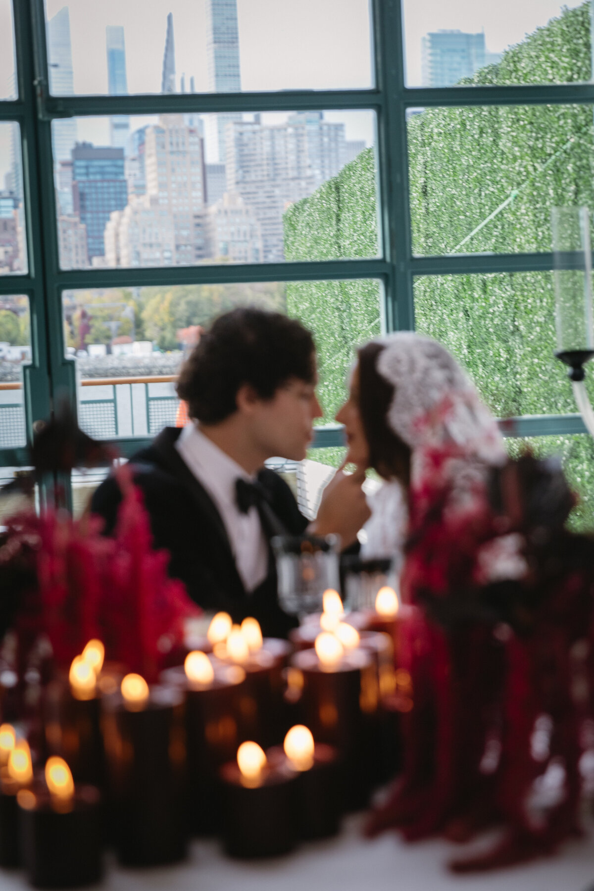 meredith-michel-editorial-wedding-candlelit-tablescape-with-city-view