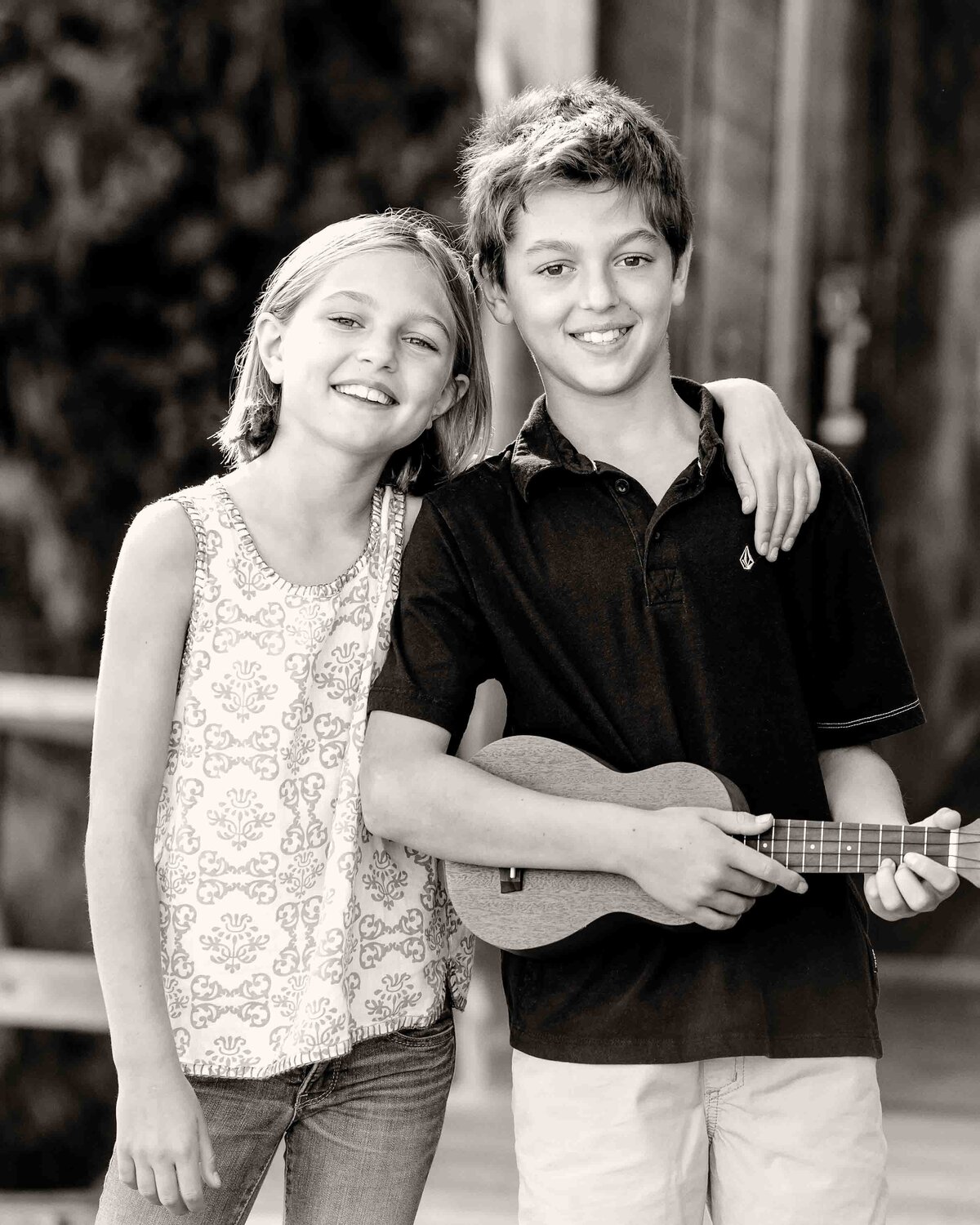 siblings-on-dock-with-ukele-inverness