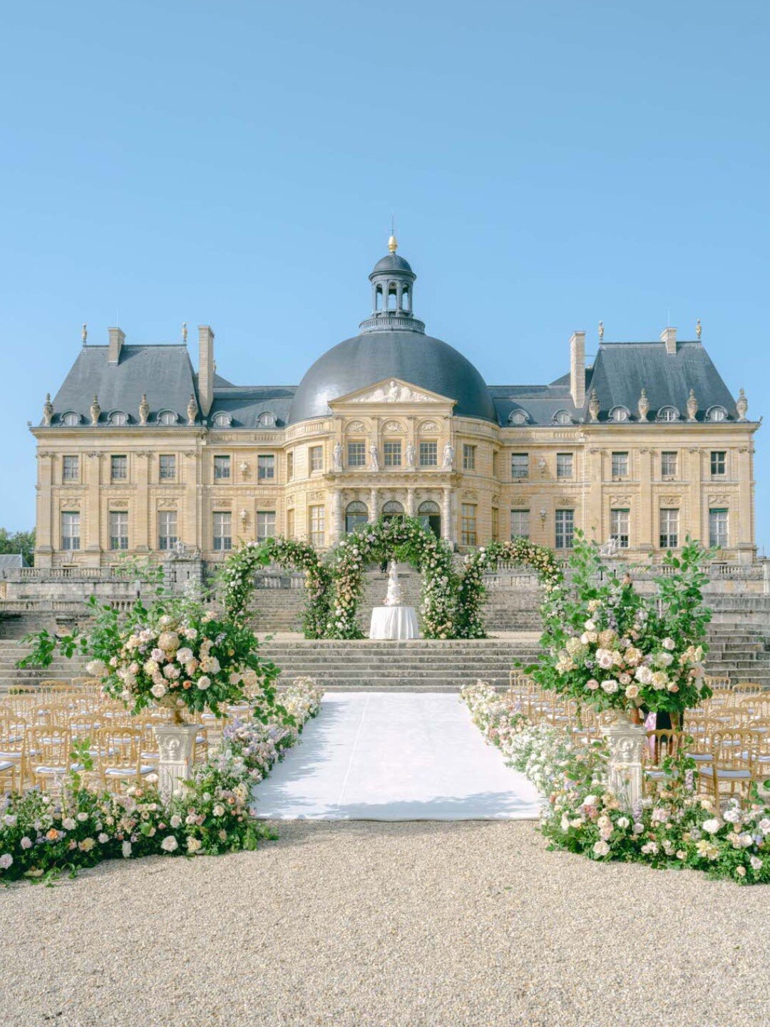 Fairytale Castle Wedding Chateau de Vaux-le-Vicomte France by @alejandrapoupelevents 2