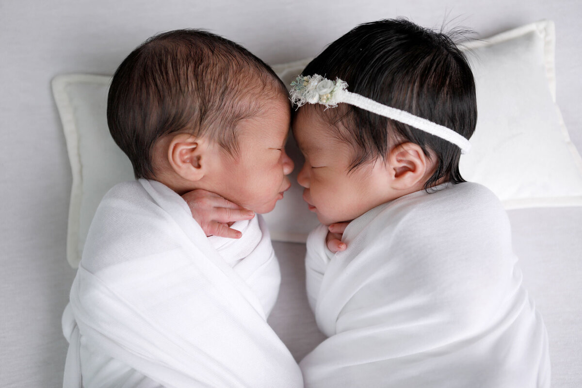 Newborn-photography-session-newborn-twins-sleeping-,-photo-taken-by-Janina-Botha-photographer-in-Burlington-Ontario