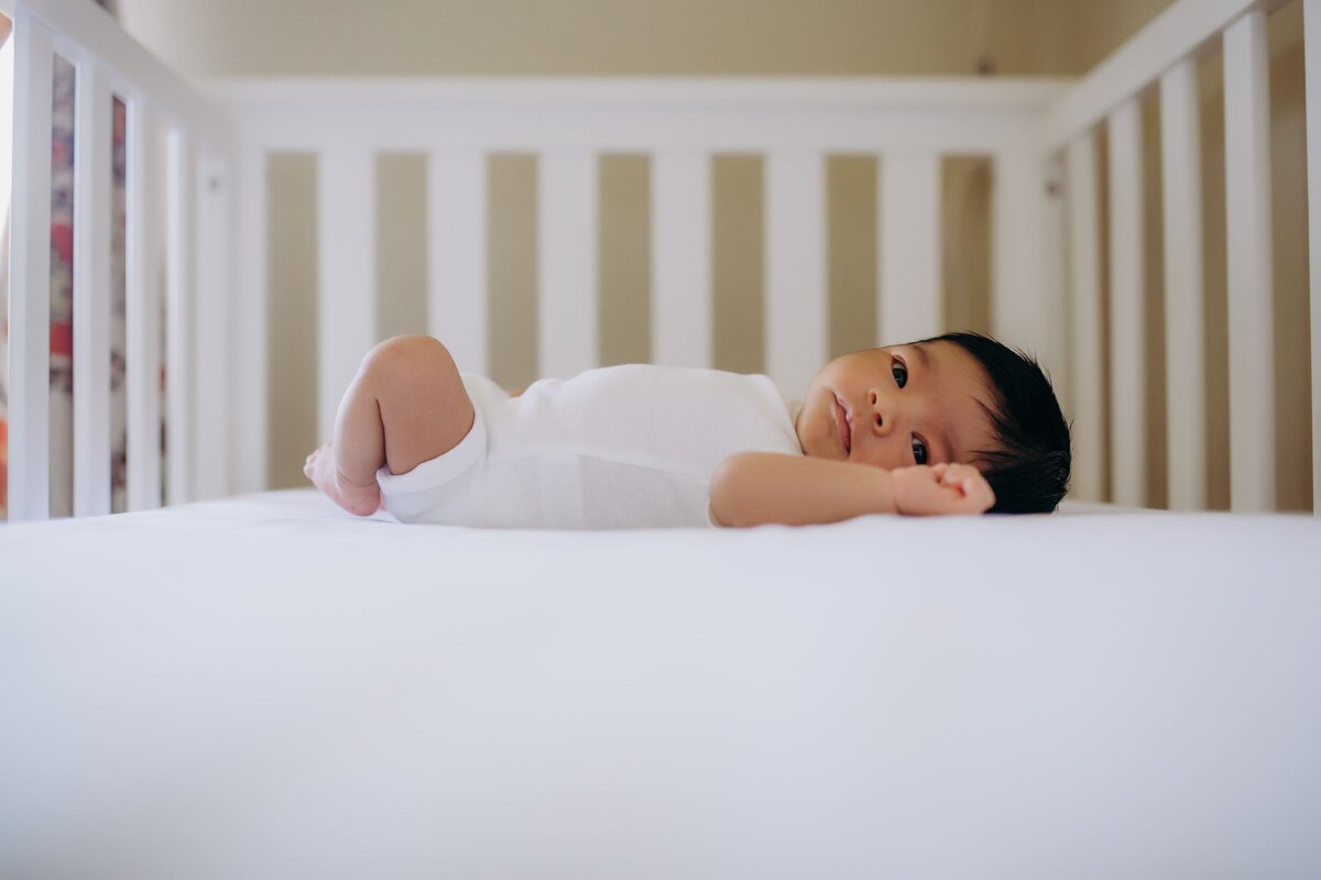 newborn-in-crib-lifestyle-photography-francesca-marchese-photography-1