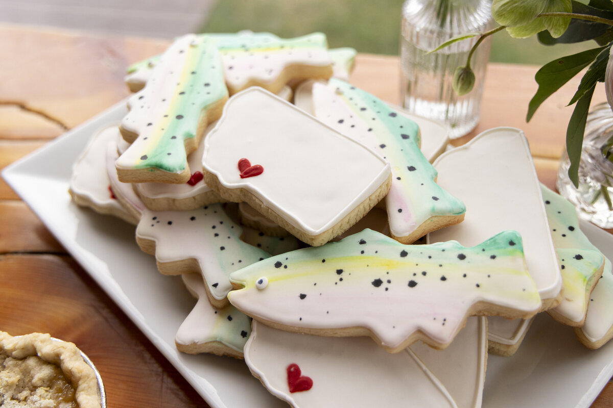 Shanna-Mae-Photography-Montana-Photographer-Wedding-Unique-Dessert-Table-Cake-Mini-Pie-Fish-Cookies-Mountain-Details-Ennis-Big-Sky-Bozeman-Bridger-Round-Barn-004