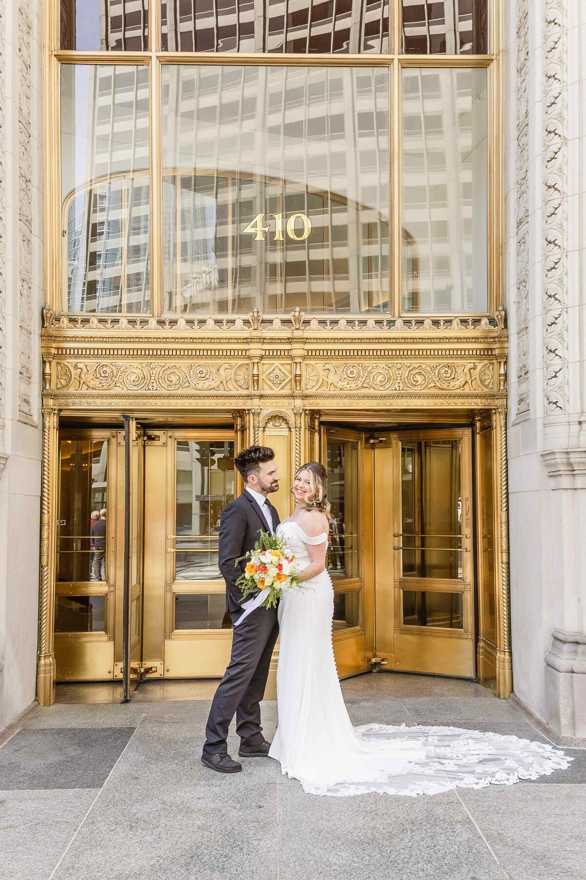 14-bride-groom-wrigley-doors