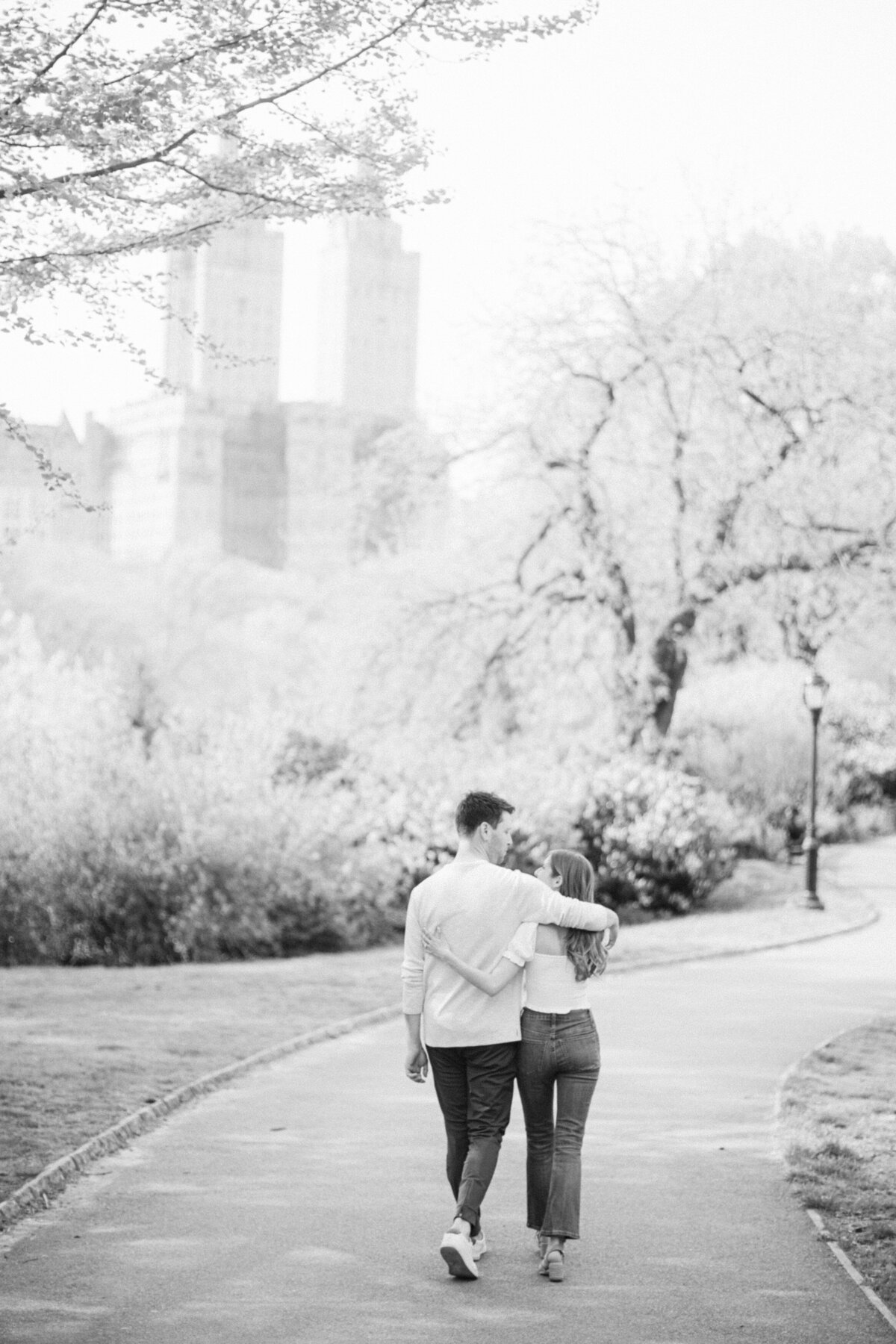 centralparkengagementsession-nycengagement-summerengagementnyc-felixfeyginphotography-009