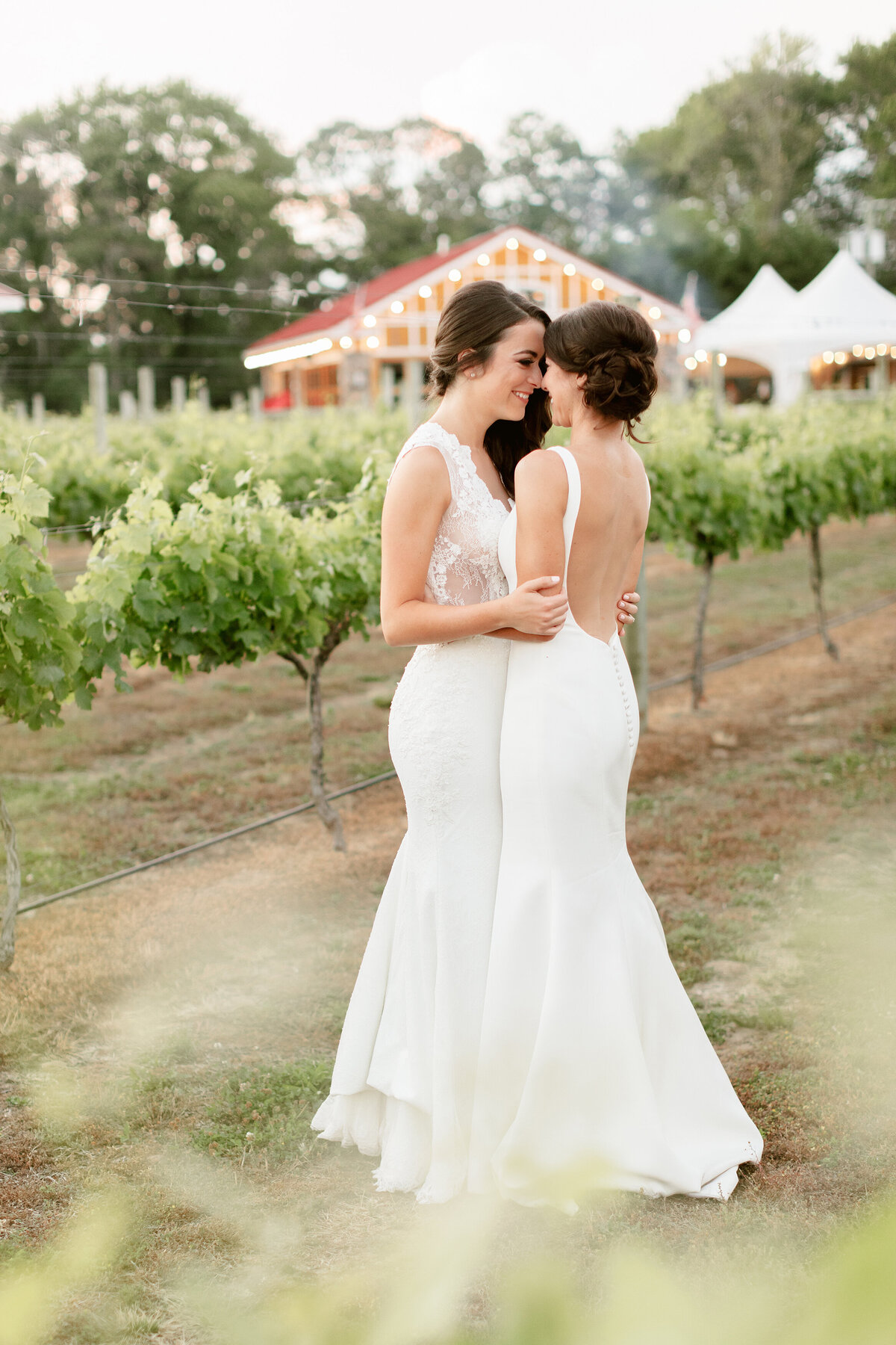 Ashley&Katie-WillowCreekWinery-EmilyWrenPhotography-123