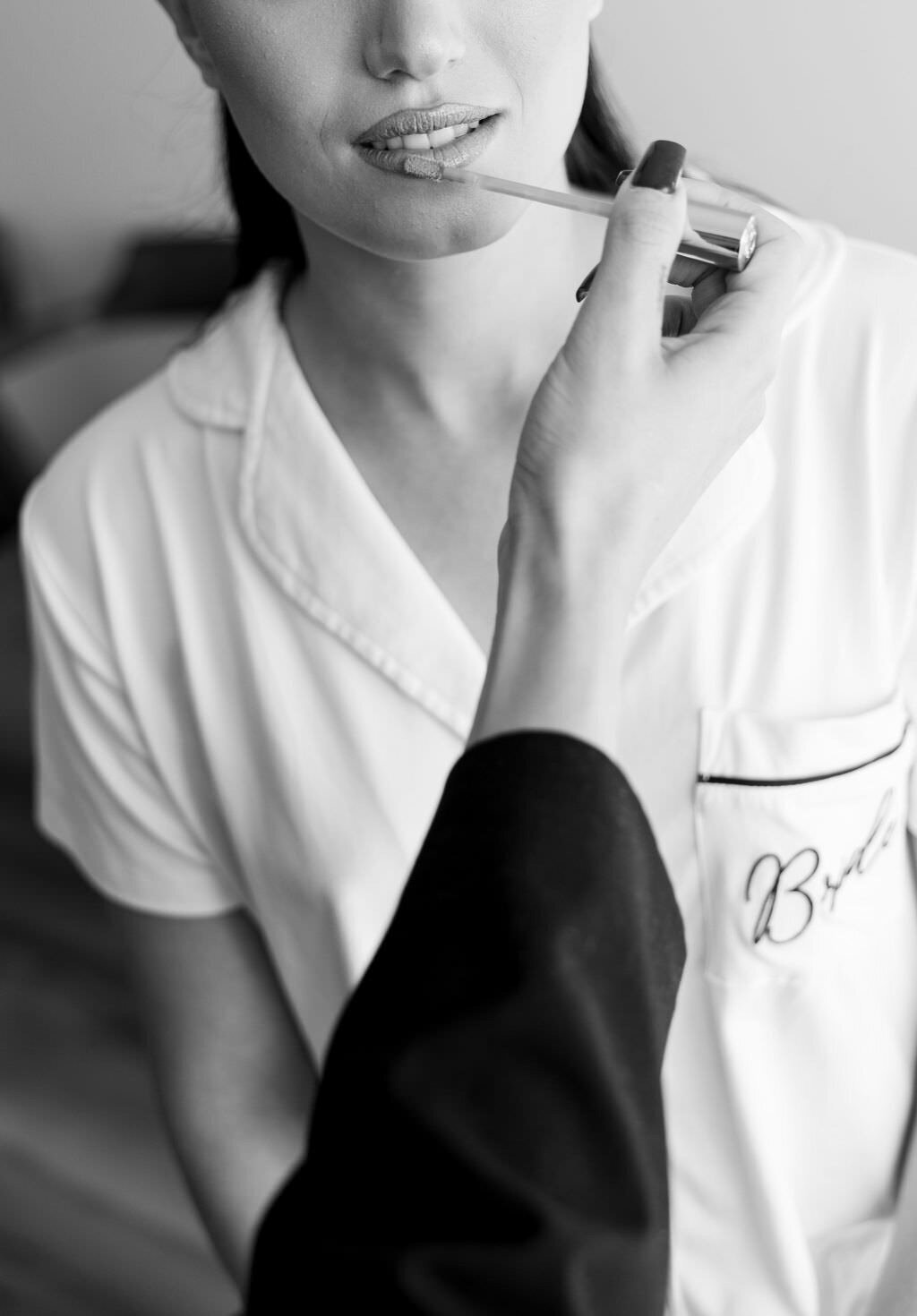 Bride's morning prep details photos | Luxury wedding photographer based in Montreal and available in France, Italy and Greece