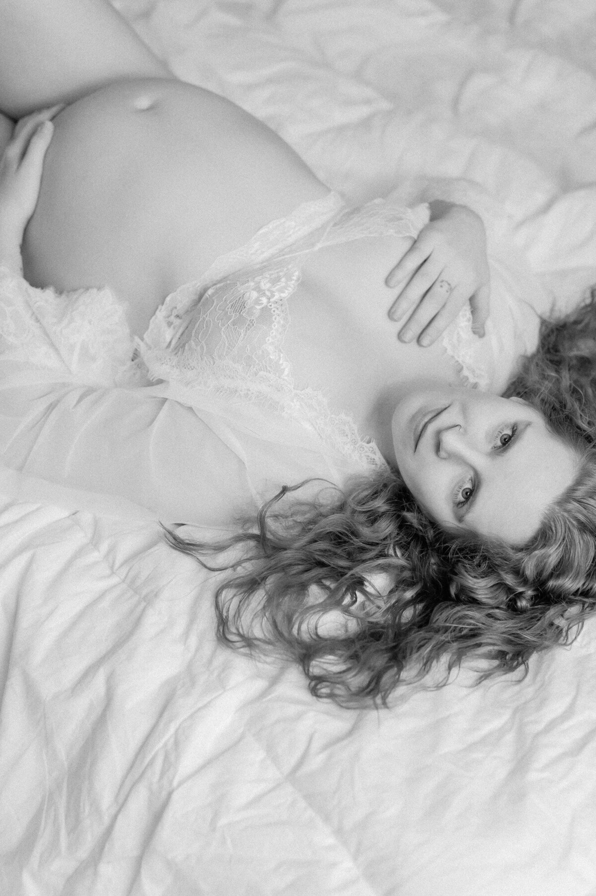intimate-maternity-boudoir-session-38