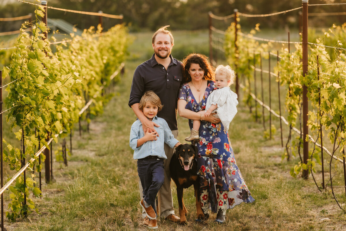 parents-in-vineyard-spring-family-photos