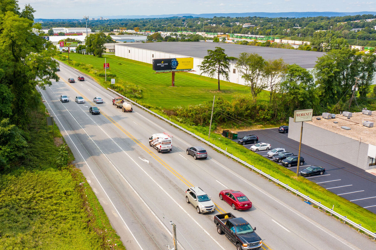 Breiling billboard placement along highway