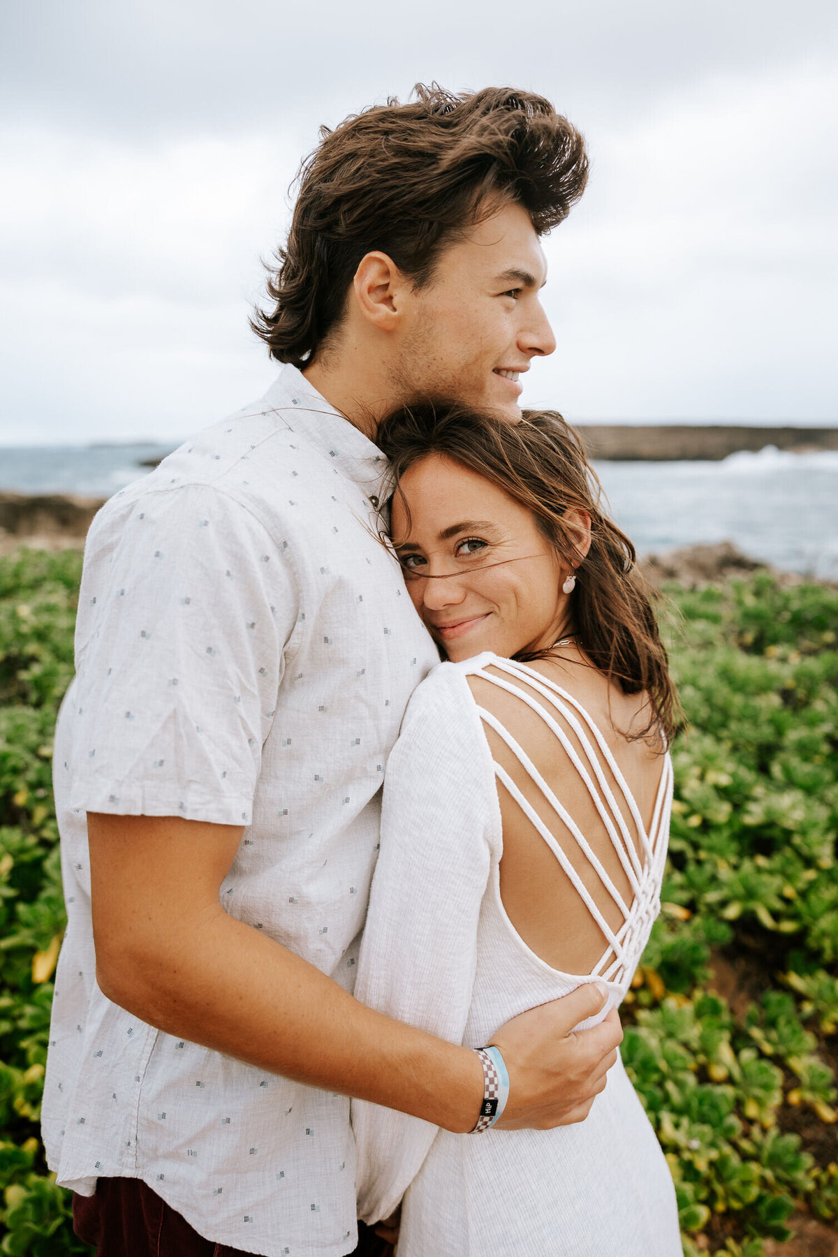 North_Shore_of_Oahu_Engagement_Photos_Skateboards_Laie_Kahuku_Haleiwa-15