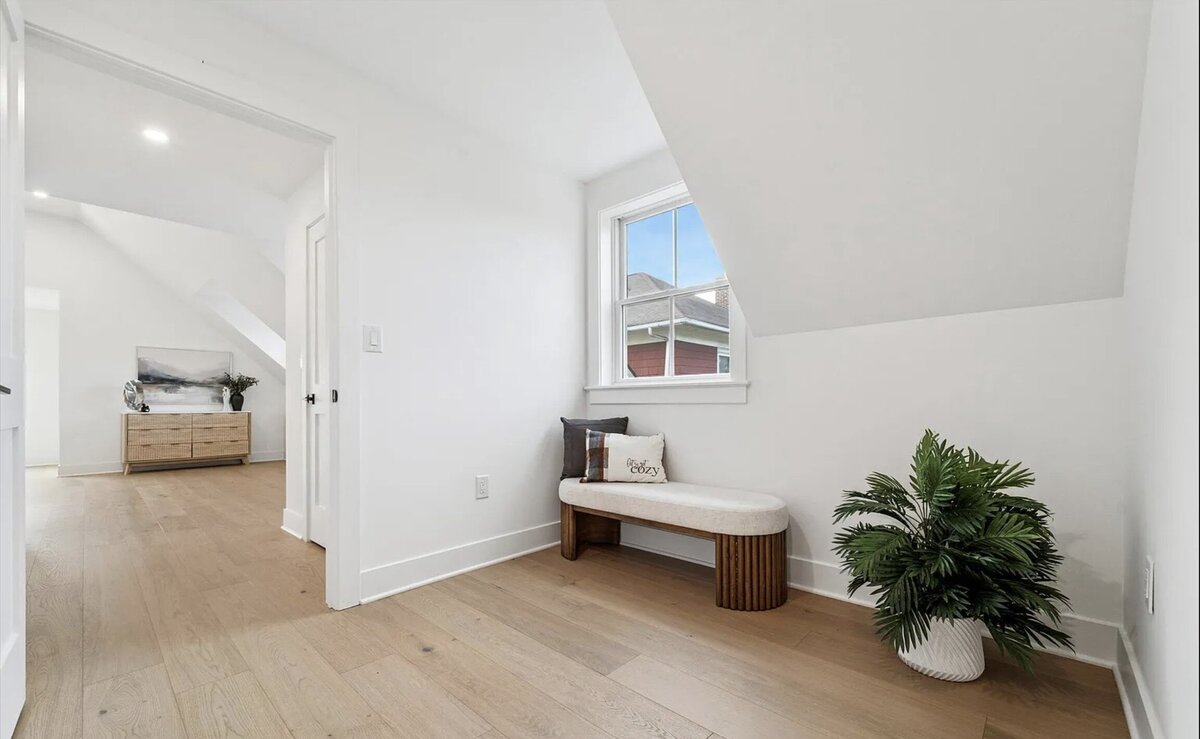 Kelly DeTommaso Elegant Transitions Ambler Unit A - Primary Bedroom Entryway