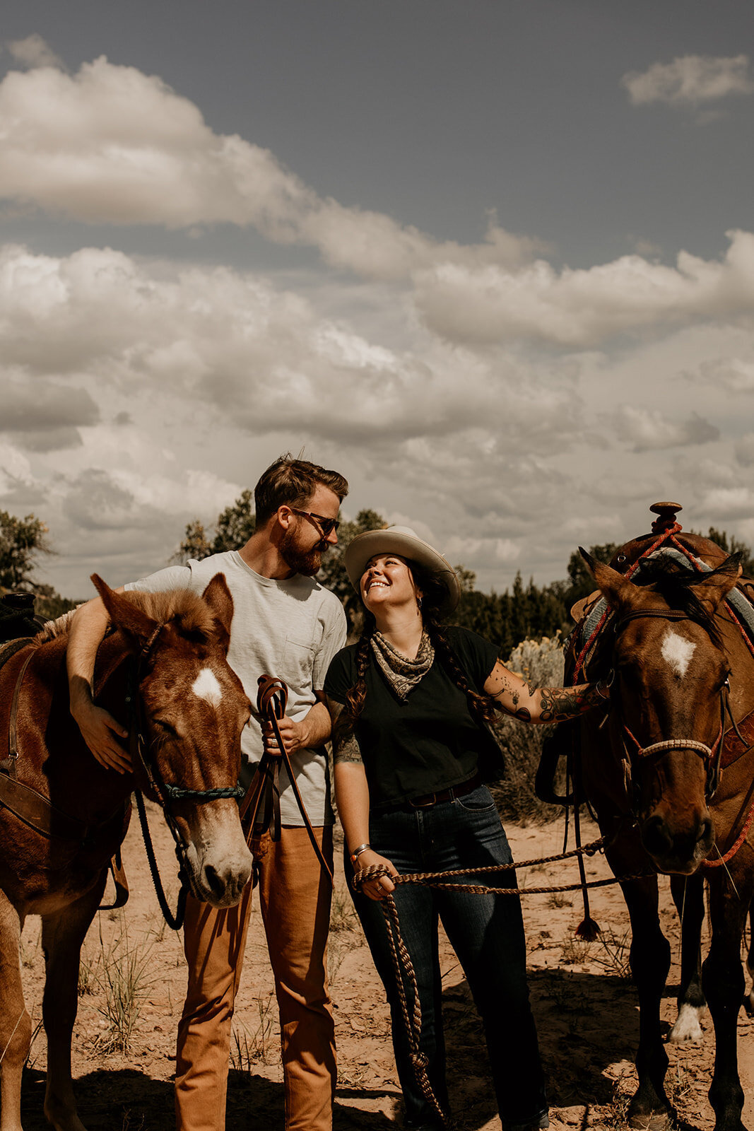 santa-fe-new-mexico-horseback-riding-engagement-photos (28)