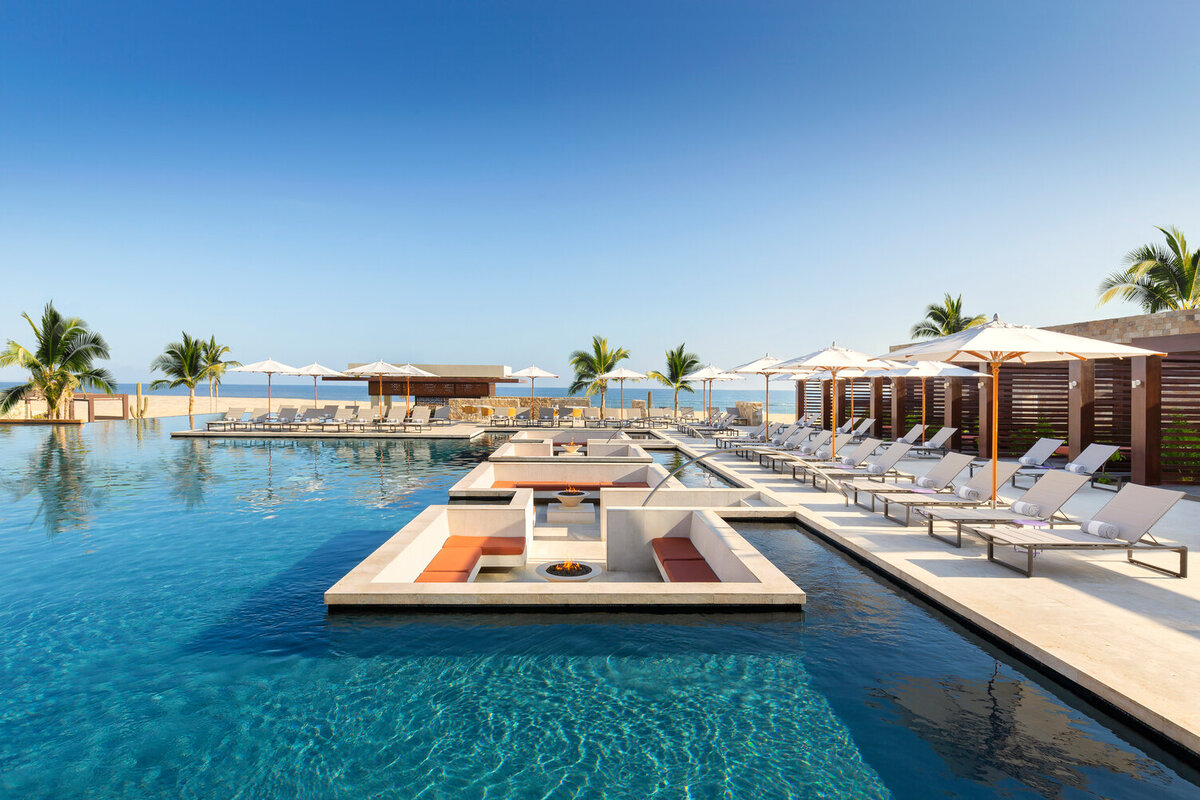 HRHLC_LEGENDARY POOL DAYTIME