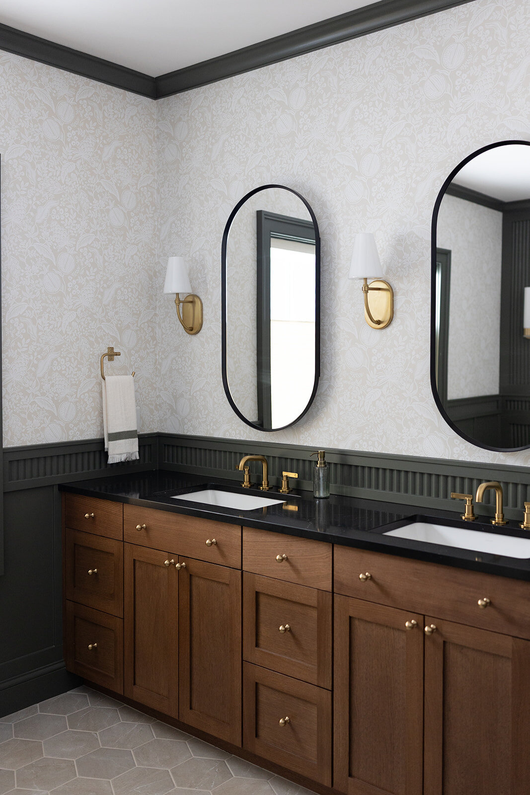 michele rosenboom design cozy colonial master bathroom 1