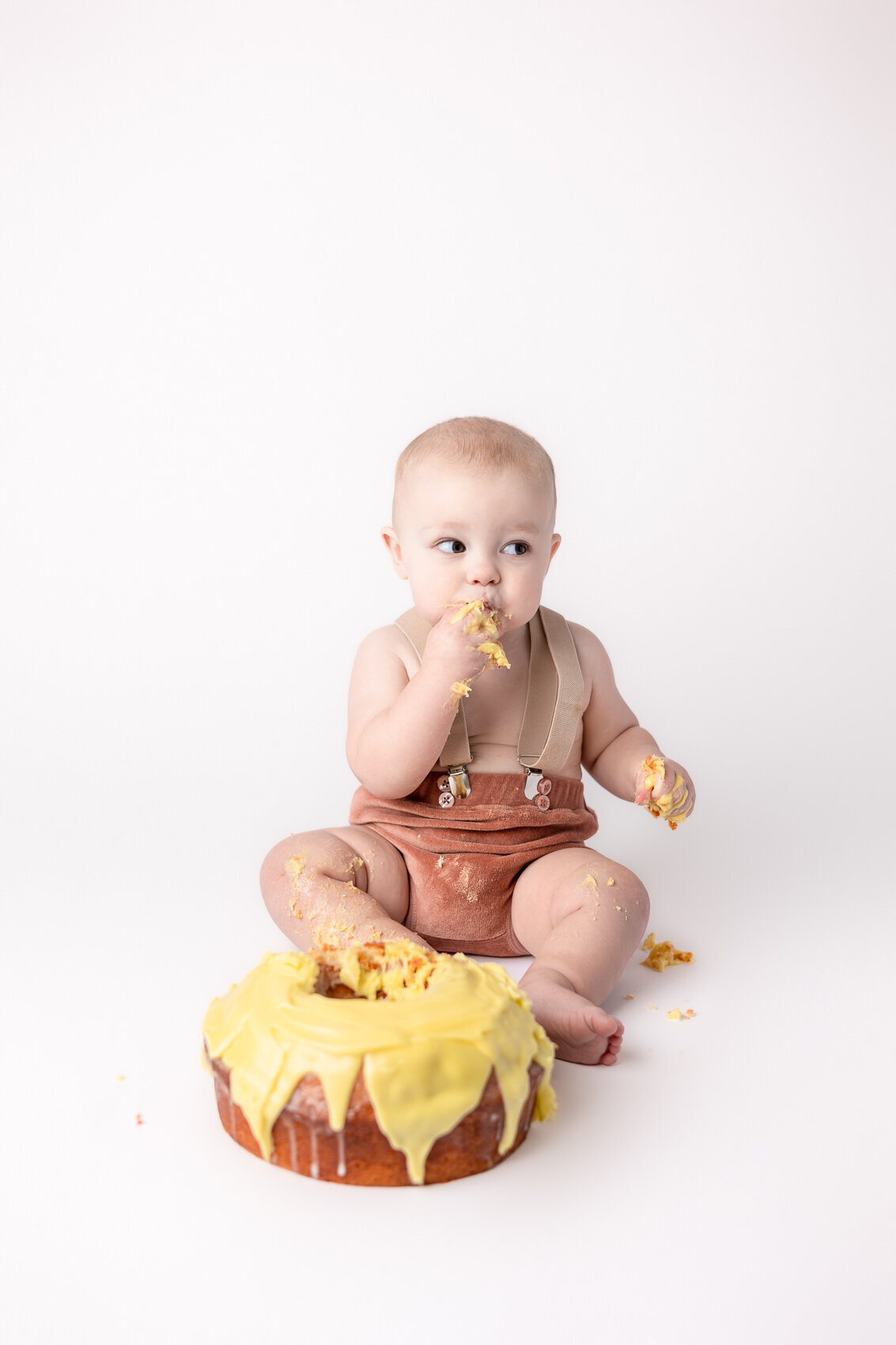 One_year_old_cake_smash_milestone_photography_session_Frankfort_KY_photographer_baby_boy-2