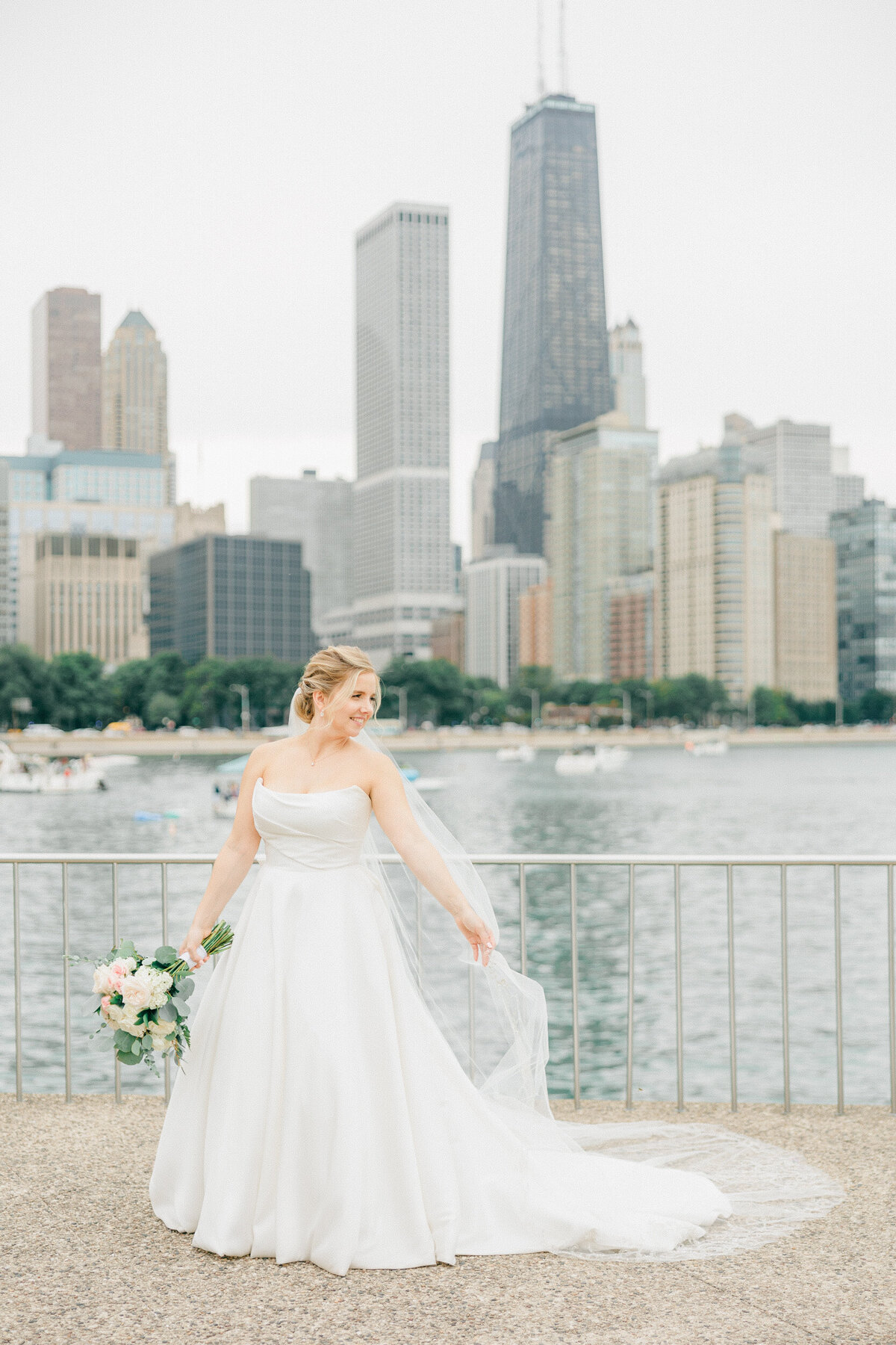 Lexi Benjamin Photography_An Elegant fall Chicago Wedding steeped in Chicago at The Rookery-48