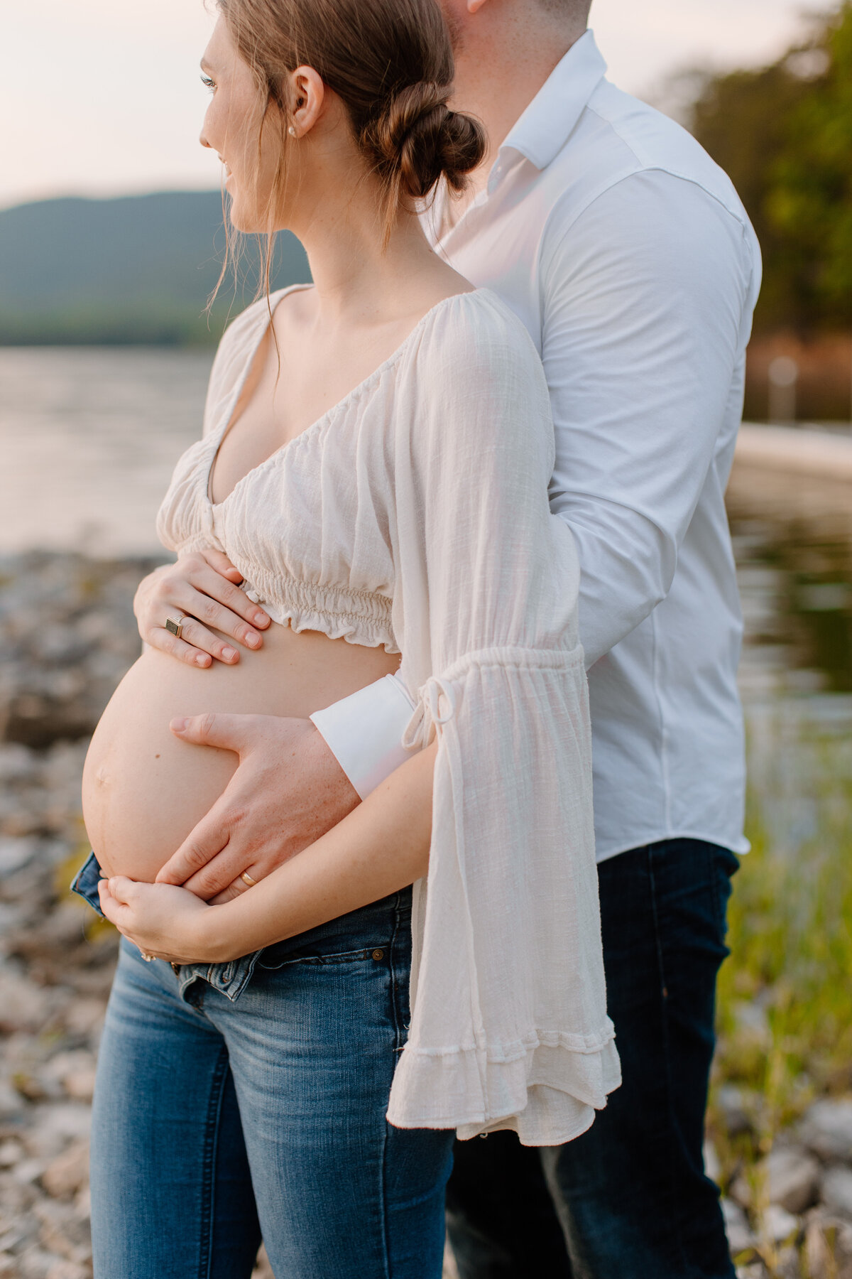 Documentary-Maternity-Session-at-Carvins-Cove-RJ-120