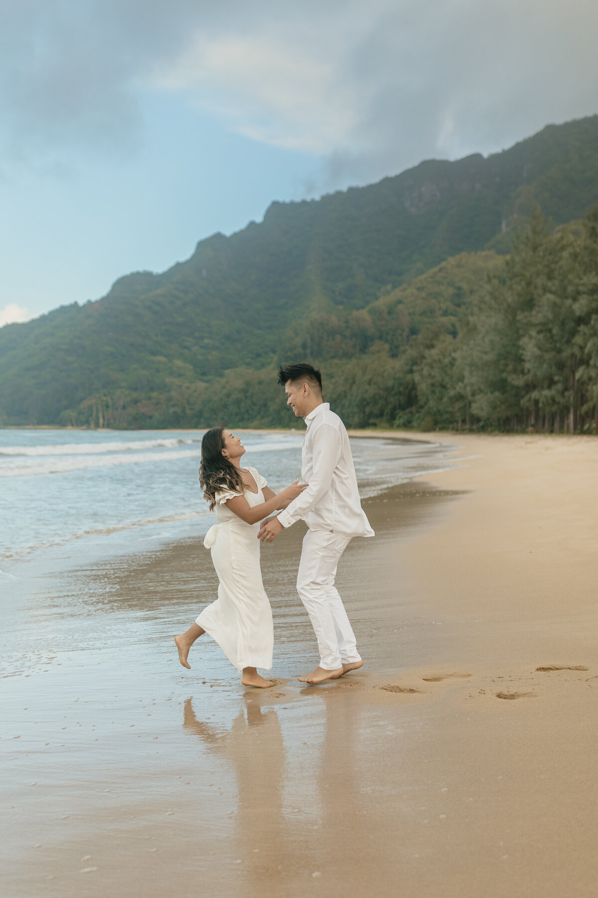 Engagement Photos in Honolulu Hawaii Oahu 
