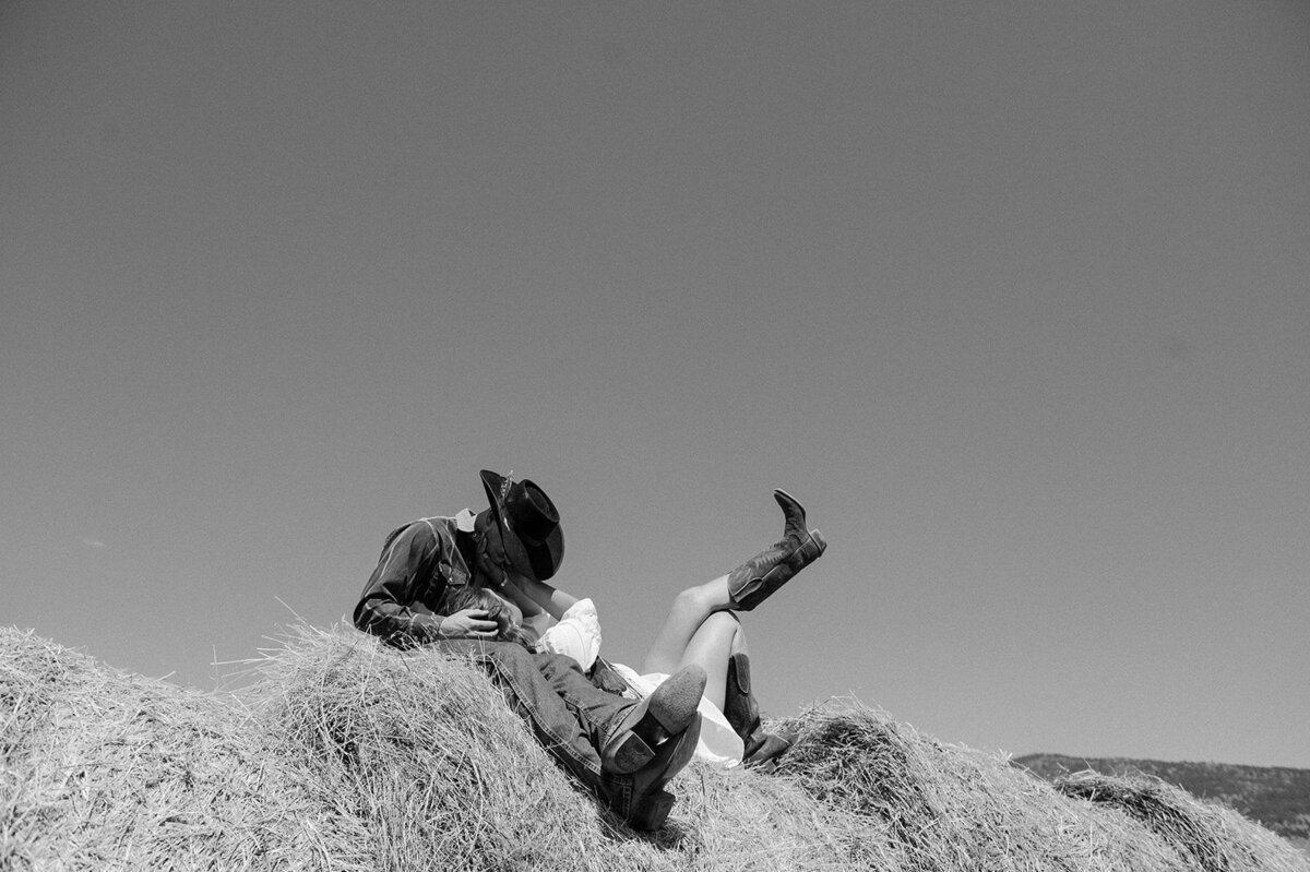 presley-gray-photo-haybale-forest-montana-elopement-7373-2