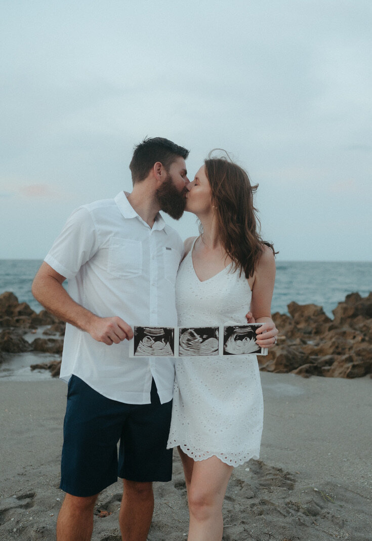 beach maternity session