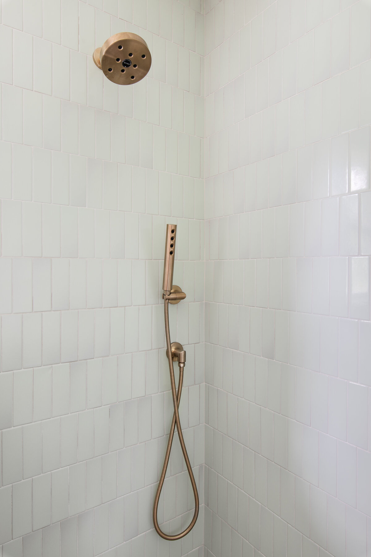 hello-home-luxury-bathroom-design-shower-with-brass-pulmbing-fixtures-austin-vertical-offset-tile-7