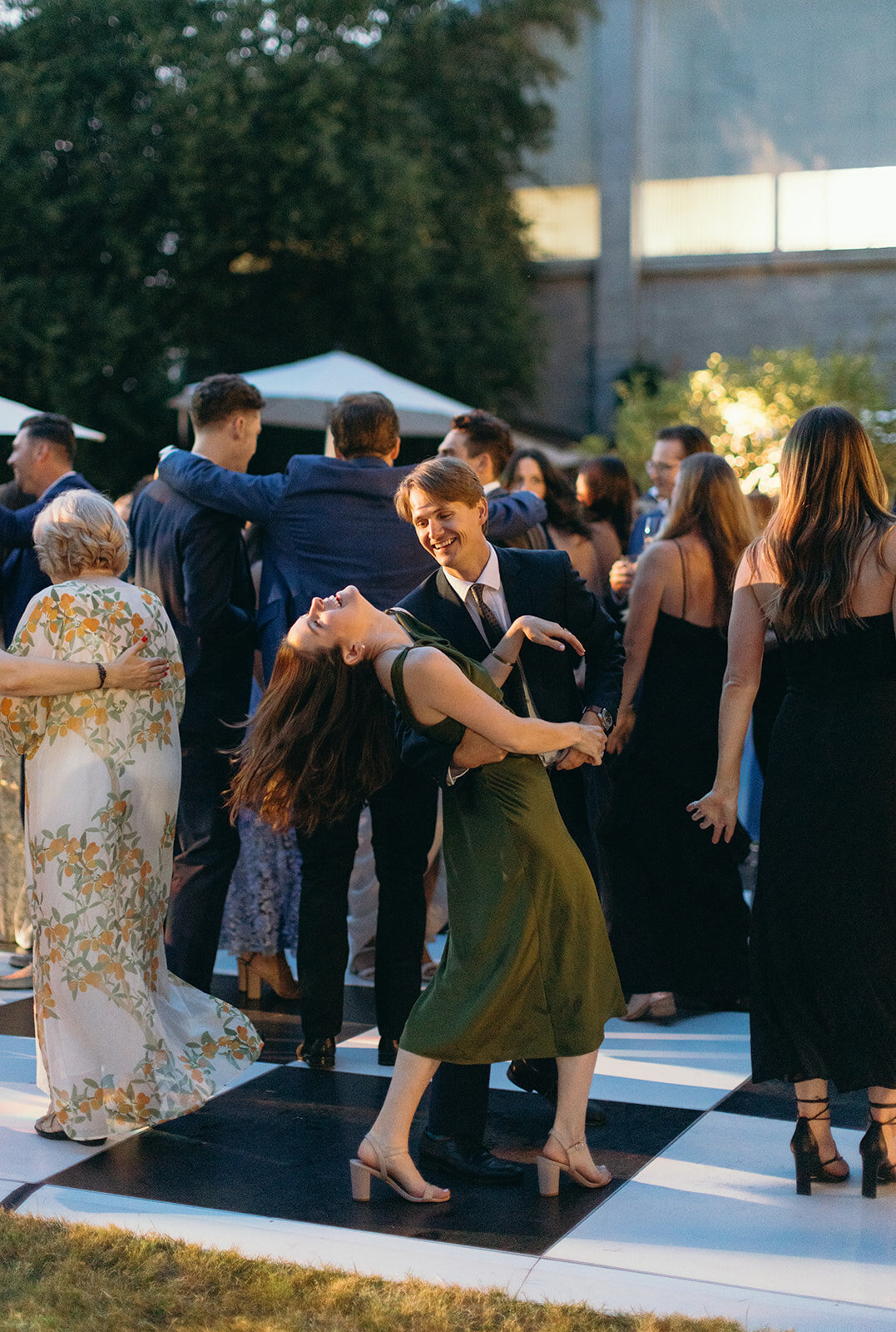 luxury-wedding-backyard-vancouver-thegodards