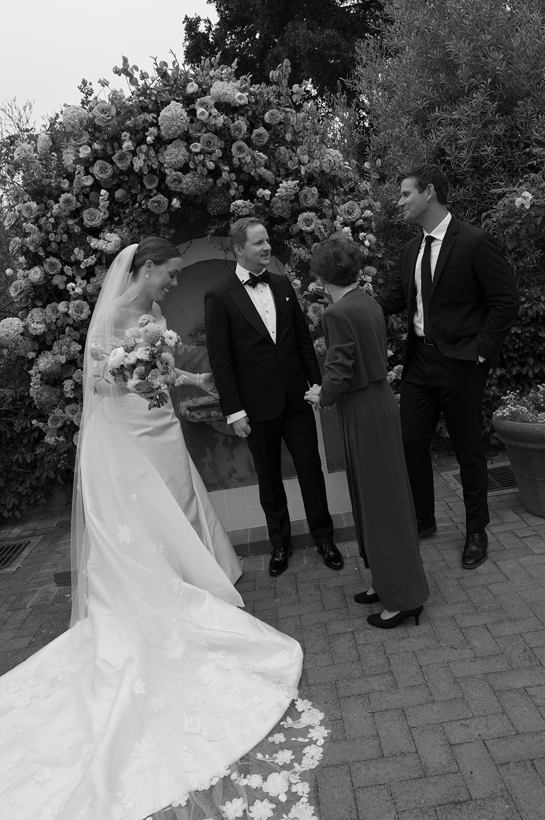 Leister-Wedding-Cocktail-Hour-Kelli-Christine-Photo-8_websize