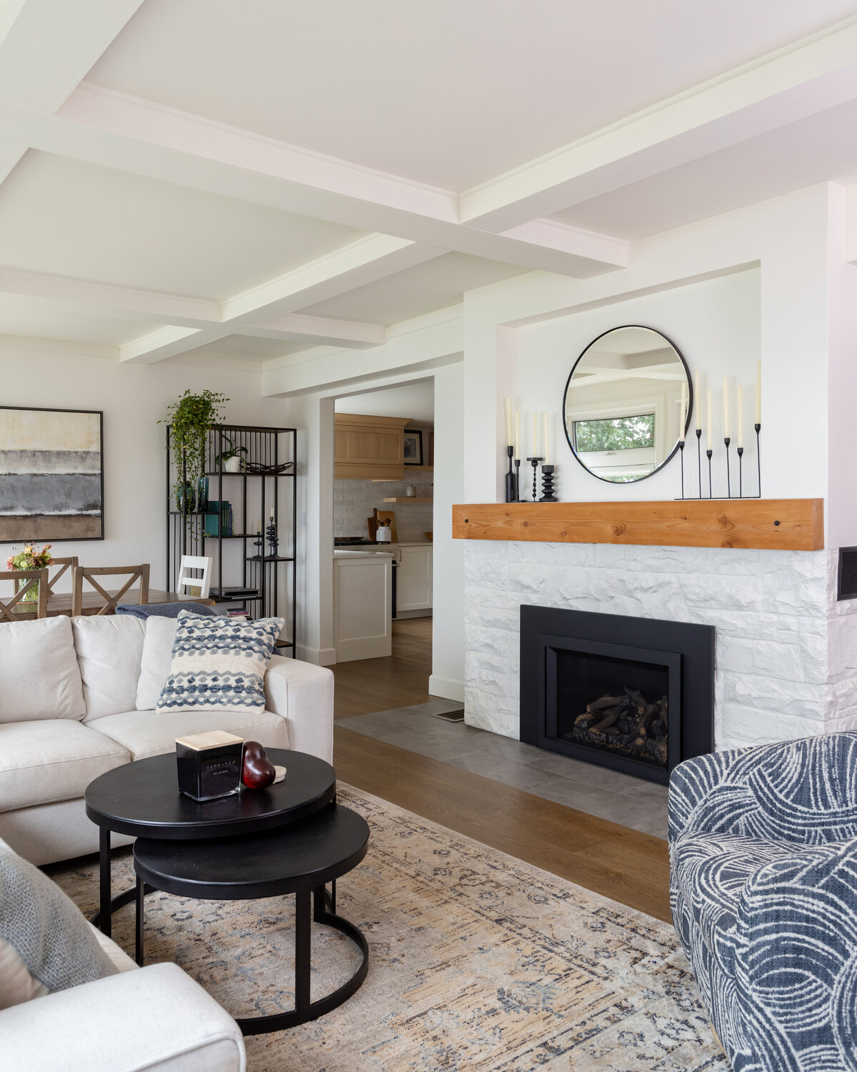 KatCo_Interiors-LakeHouse-LivingRoom-06